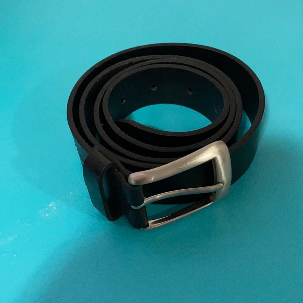 Men’s black leather belt